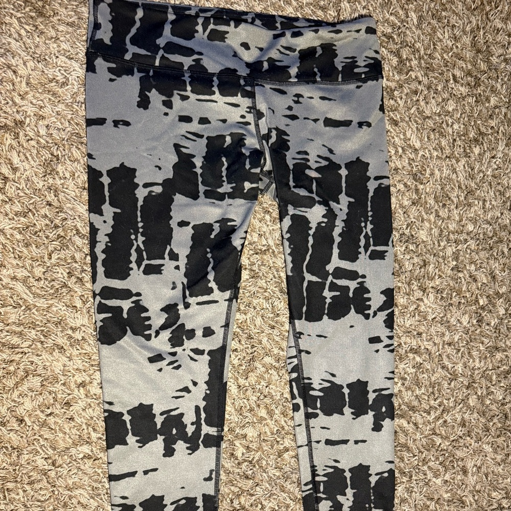 Alo printed leggings , size Large , good condition , semi new